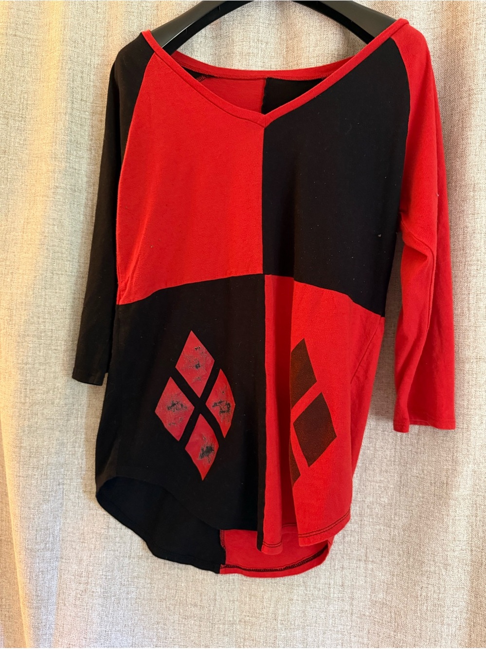 Harley Quinn 3/4 Sleeve Raglan Red and Black Colorblock Top
